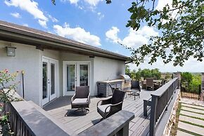 Exceptional Lake Travis Estate w Pool