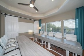 Exceptional Lake Travis Estate w Pool