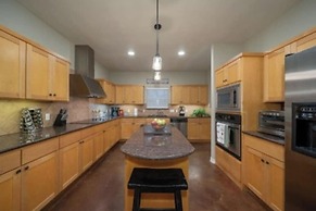 Exceptional Lake Travis Estate w Pool