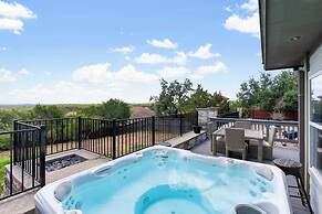 Exceptional Lake Travis Estate w Pool