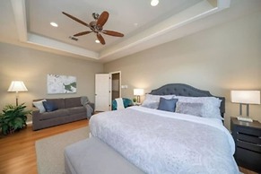 Exceptional Lake Travis Estate w Pool