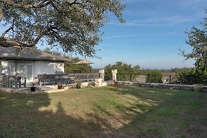 Exceptional Lake Travis Estate w Pool