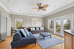 Exceptional Lake Travis Estate w Pool