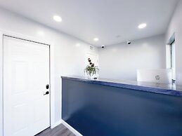 Courtesy Inn and Suites