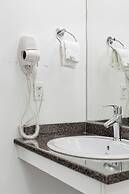 Cozy 1BR Lakeside Retreat