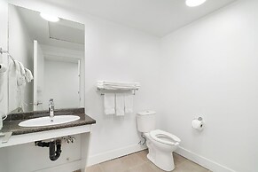 Cozy 1BR Lakeside Retreat