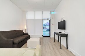 Cozy 1BR Lakeside Retreat