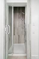 Cozy 1BR Lakeside Retreat