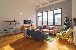 Spacious 3BR Atrium Penthouse, Balcony, Cismigiu