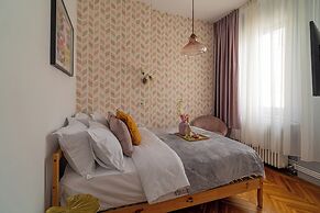 Spacious 3BR Atrium Penthouse, Balcony, Cismigiu