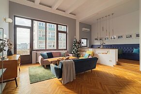 Spacious 3BR Atrium Penthouse, Balcony, Cismigiu