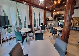 Ruenthai Ayutthaya Resort And Restaurant