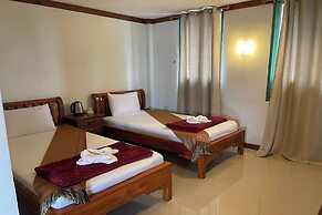 Ruenthai Ayutthaya Resort And Restaurant
