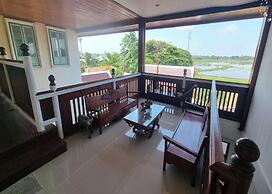Ruenthai Ayutthaya Resort And Restaurant
