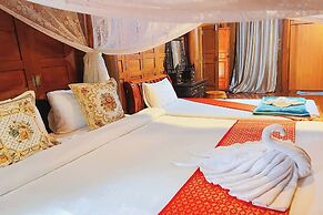 Ruenthai Ayutthaya Resort And Restaurant