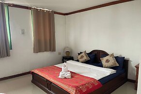 Ruenthai Ayutthaya Resort And Restaurant