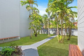 Modern Apartment with Esplanade Views
