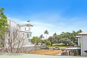 Modern Apartment with Esplanade Views