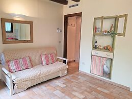 Attractive Apartment With Shared Pool
