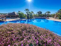 Beautiful Wooden Bungalow With Shared Pool