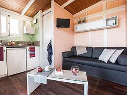 Beautiful Wooden Bungalow With Shared Pool