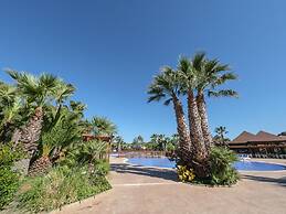 Beautiful Wooden Bungalow With Shared Pool
