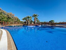 Beautiful Wooden Bungalow With Shared Pool