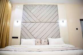 Pula Pula Luxury Hotel and Suites