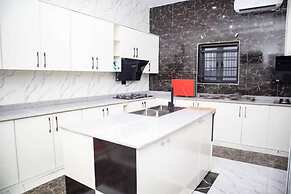 Pula Pula Luxury Hotel and Suites