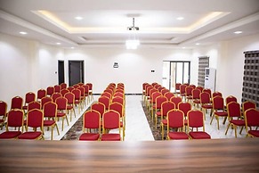 Pula Pula Luxury Hotel and Suites