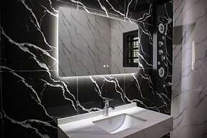 Pula Pula Luxury Hotel and Suites