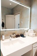 Roze Center Apartments