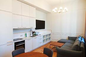 Roze Center Apartments