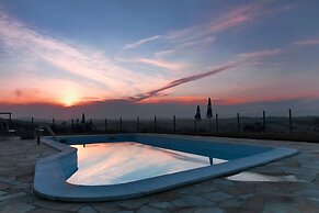 Farmhouse in Marche With Pool & Wine Tours