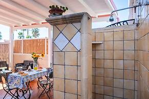 Sirena Apartment in Luxury Villa With Shared Pool