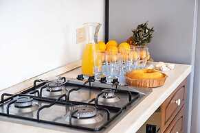 Sirena Apartment in Luxury Villa With Shared Pool
