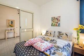 Sirena Apartment in Luxury Villa With Shared Pool