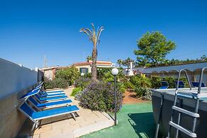 Sirena Apartment in Luxury Villa With Shared Pool