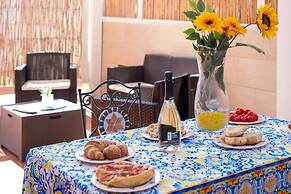 Sirena Apartment in Luxury Villa With Shared Pool