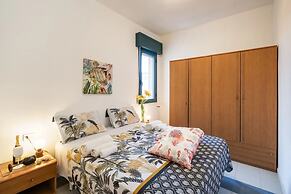 Sirena Apartment in Luxury Villa With Shared Pool