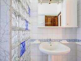 Apartment With Swimming Pool