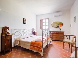 Apartment With Swimming Pool