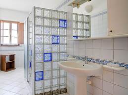 Apartment With Swimming Pool