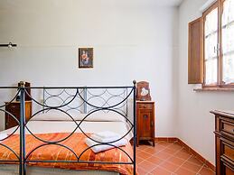 Apartment With Swimming Pool