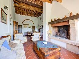 Apartment With Swimming Pool