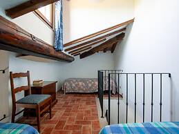 Apartment With Tuscan Flavours