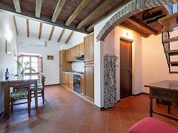 Apartment With Tuscan Flavours
