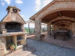 Apartment With Tuscan Flavours