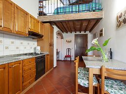 Apartment With Tuscan Flavours