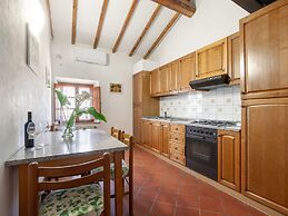 Apartment With Tuscan Flavours